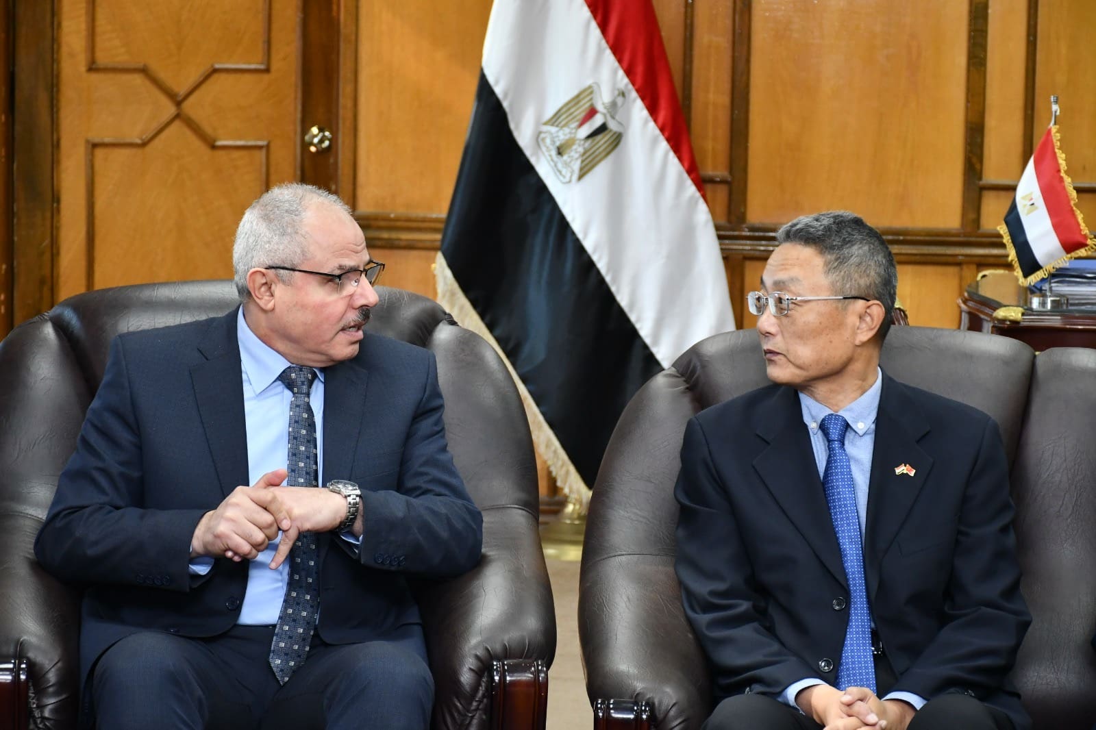 جامعة قناة السويس تستقبل القنصل العام الصيني لتعزيز التعاون المصري الصيني 1 cc45b487 bedf 4e6b 9f80 26f25ab953fe جامعة قناة السويس جامعة قناة السويس تستقبل القنصل العام الصيني لتعزيز التعاون المصري الصيني موقع في الجامعة