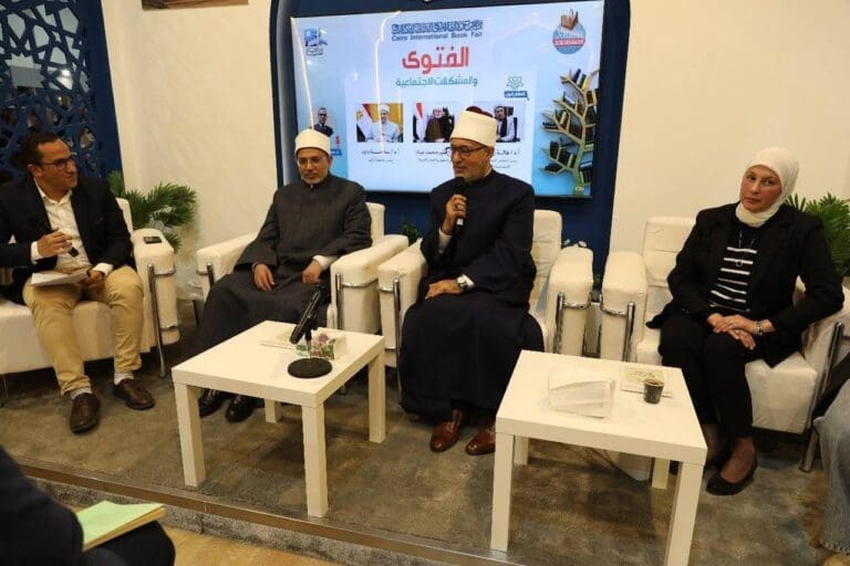مفتي الجمهورية: أزمة العصر الحالية متمثلة في وسائل التواصل الاجتماعي التي تشهد جملةً من المنكرات 7 cfe6a19d 38f3 4276 ade8 e3578e27f88d وكيل الأزهر مفتي الجمهورية: أزمة العصر الحالية متمثلة في وسائل التواصل الاجتماعي التي تشهد جملةً من المنكرات موقع في الجامعة