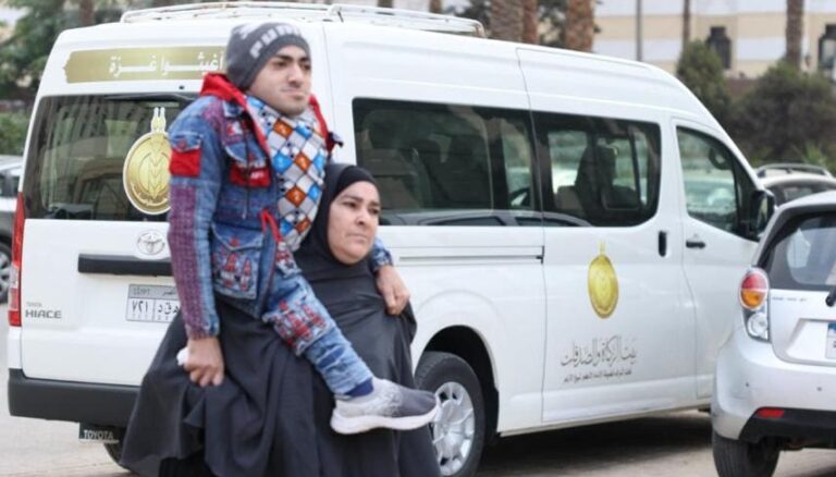 أشاد بصبرها وتفانيها.. كواليس لقاء شيخ الأزهر مع السيدة زينب الشربيني - صور 18 e04258bf 0209 4fba 90fd 214849deadb7 e1736101477415 جامعة حلوان أشاد بصبرها وتفانيها.. كواليس لقاء شيخ الأزهر مع السيدة زينب الشربيني - صور موقع في الجامعة
