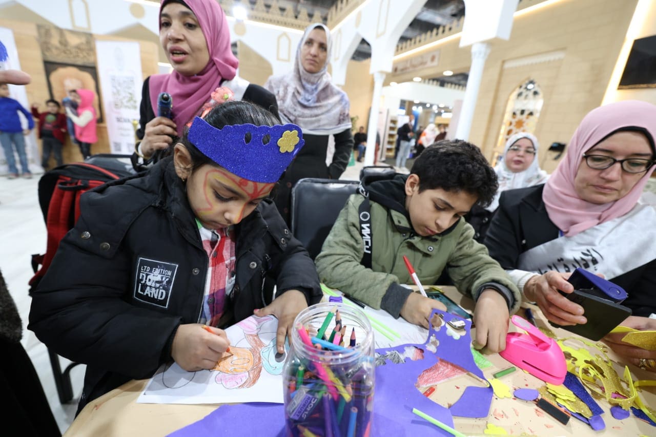 إقبال كثيف على ركن الفتوى والطفل مع انطلاق فعاليات جناح الأزهر بمعرض الكتاب - صور 1 e2cdf955 5f99 4a7d a78b c8cdd672678e جناح الأزهر إقبال كثيف على ركن الفتوى والطفل مع انطلاق فعاليات جناح الأزهر بمعرض الكتاب - صور موقع في الجامعة