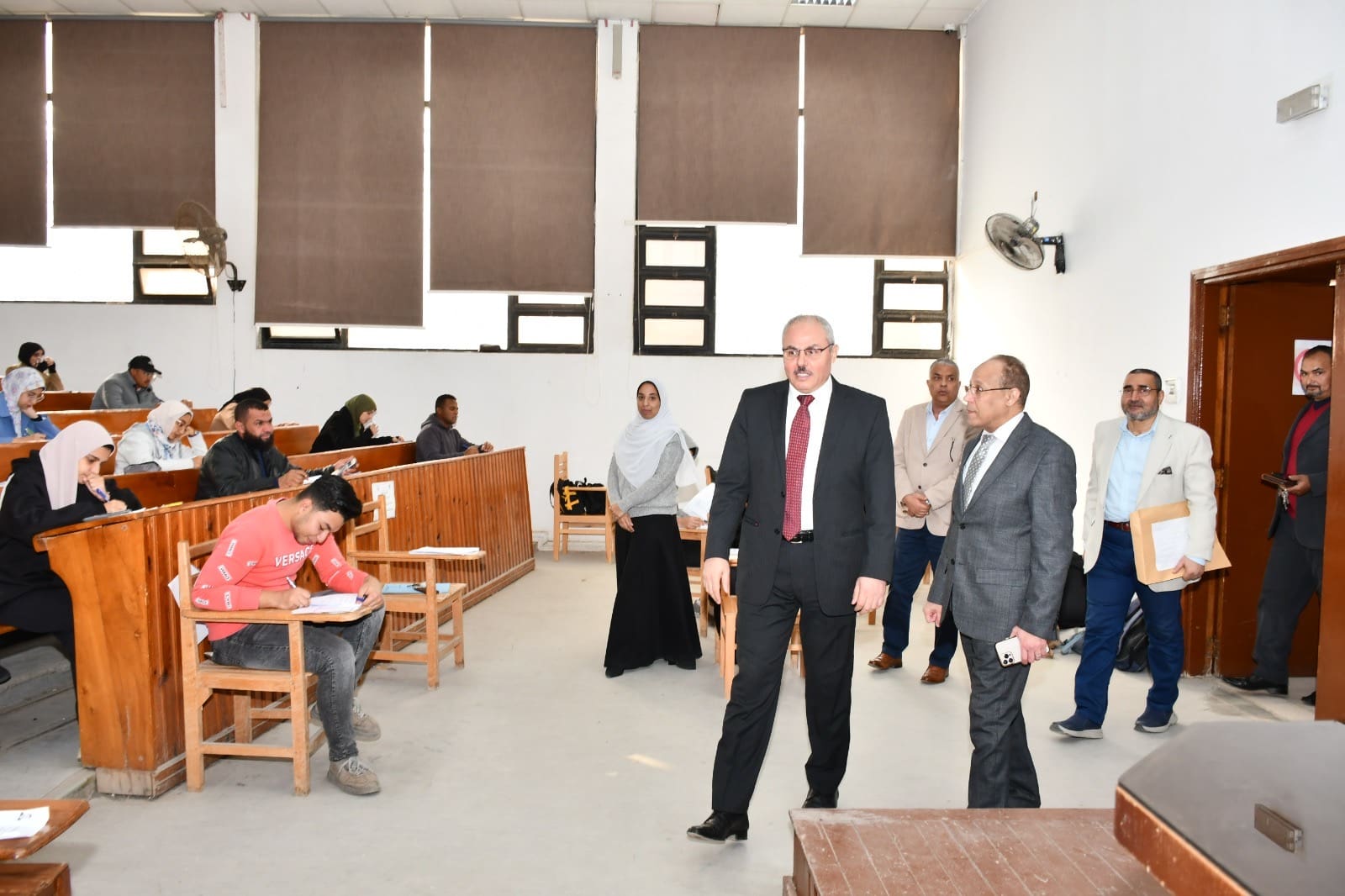 e8e84143 5249 4a32 bb0d d02ffdcf83b7 جامعة الإسماعيلية الجديدة الأهلية رئيس جامعة قناة السويس يتفقد لجان امتحانات كلية الزراعة في أسبوعها الثاني موقع في الجامعة