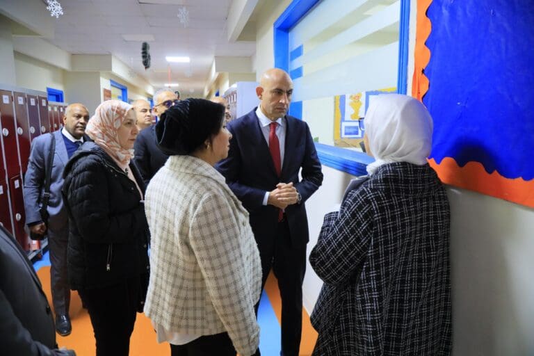 وزير التعليم من مدرسة التجمع : الالتزام بلائحة الانضباط المدرسي وتطبيقها على الطلاب ودون استثناء 6 e9f37268 d050 4ebb 84ce 6cf7d2a0d21c الإعدادية وزير التعليم من مدرسة التجمع : الالتزام بلائحة الانضباط المدرسي وتطبيقها على الطلاب ودون استثناء موقع في الجامعة