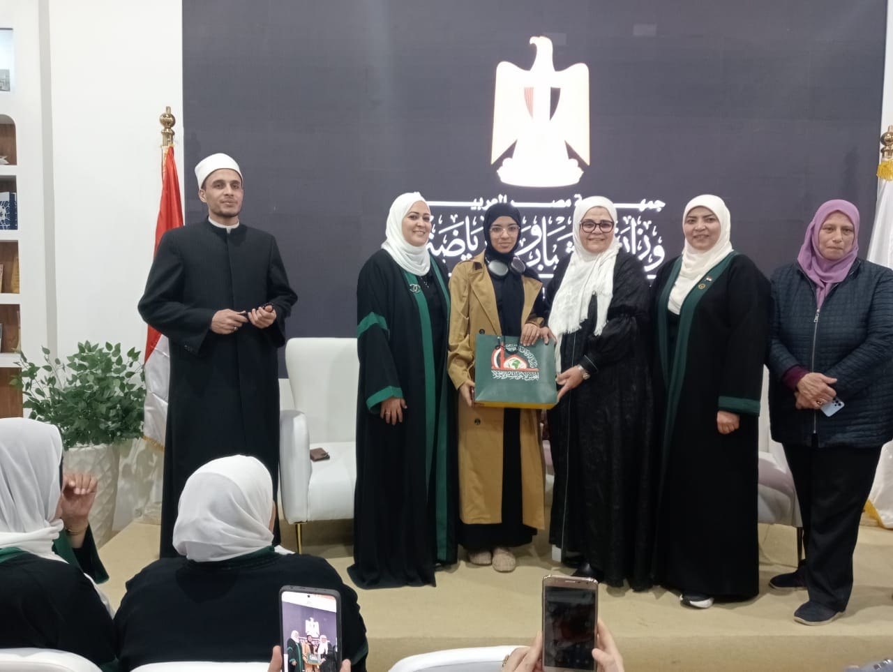 f8acddbf e67c 44ca ba2b 9d95ec0a374f جامعة الأزهر الأوقاف والشباب تنظمان ندوة بعنوان "القرآن الكريم منهج هداية" في معرض الكتاب موقع في الجامعة