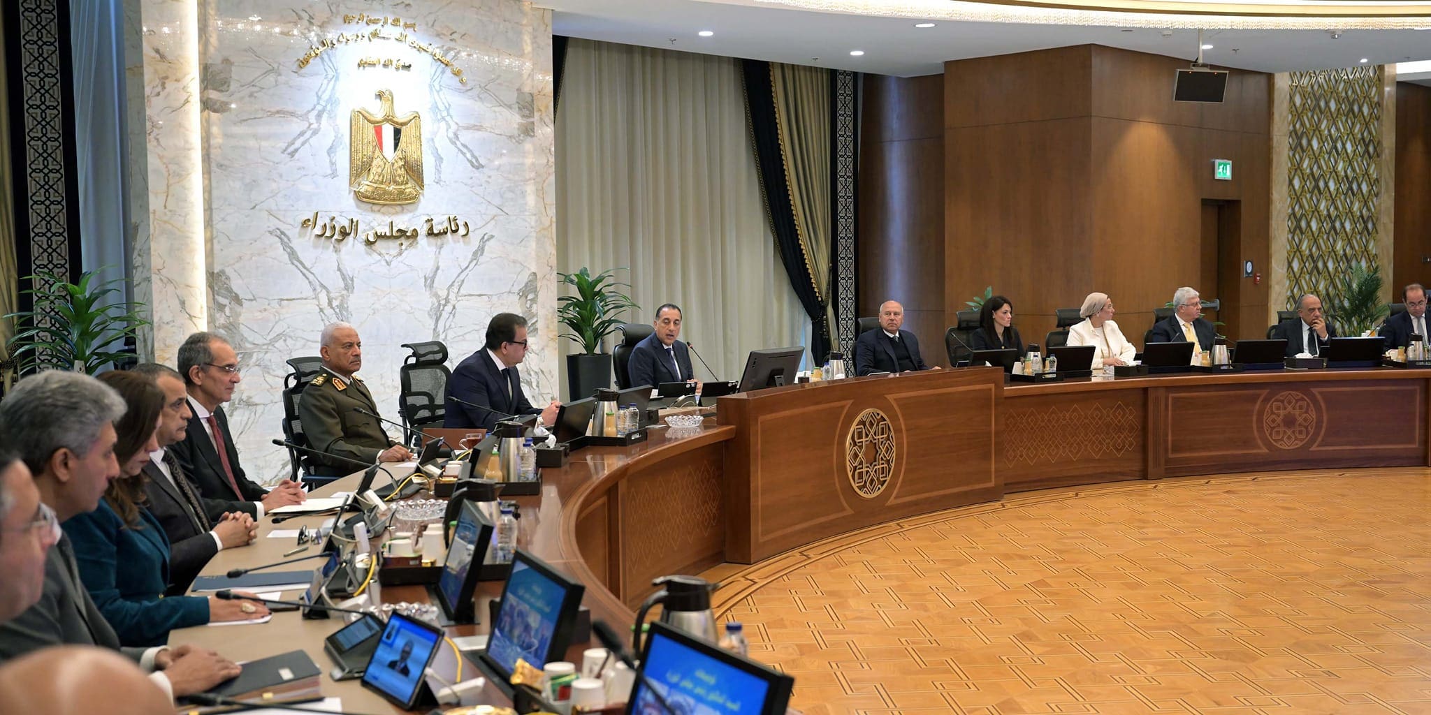 اجتماع مجلس الوزراء الحكومة جامعة القاهرة مجلس الوزراء يوافق على تخصيص أراضي مملوكة للدولة لإقامة مدارس في 3 محافظات موقع في الجامعة