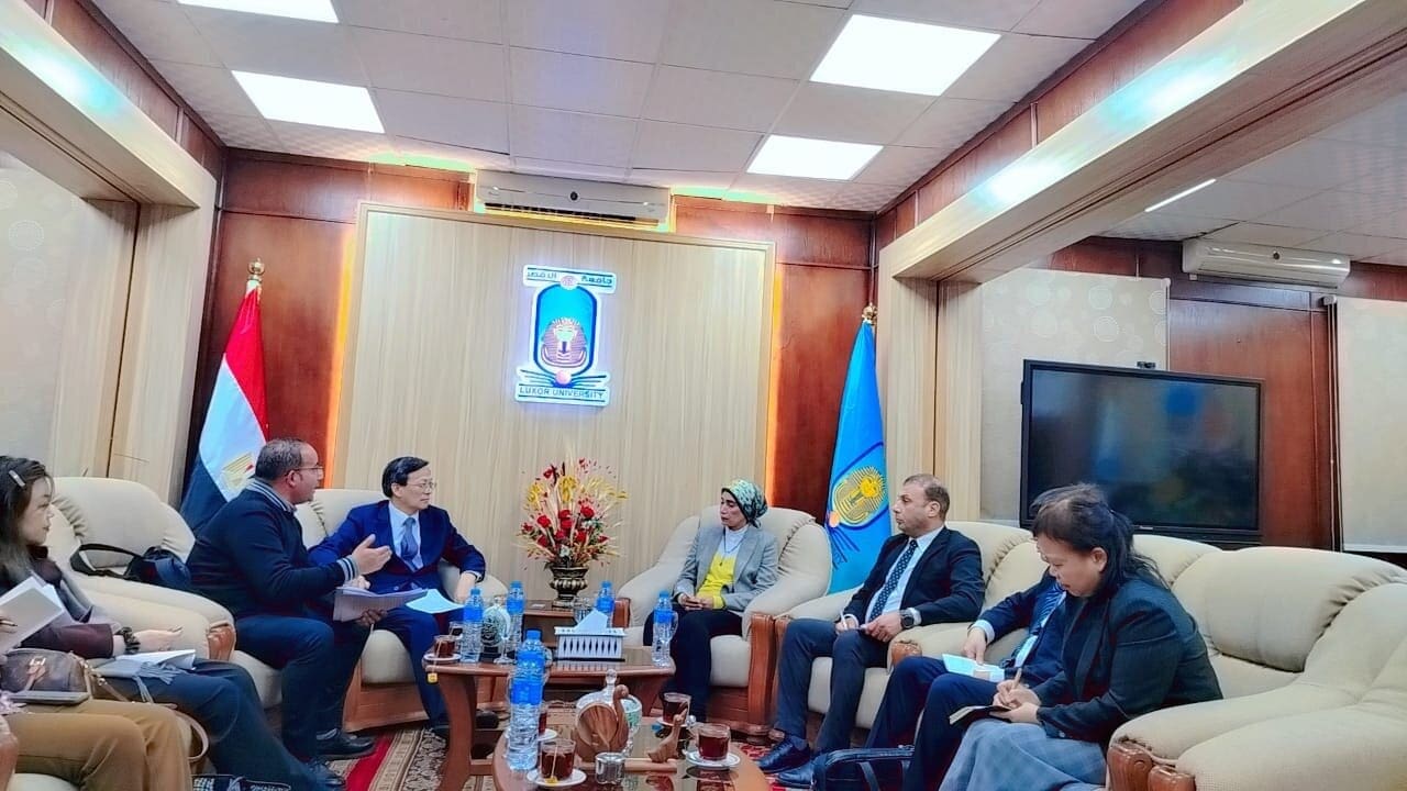 الأقصر وفد صيني رئيس جامعة الأقصر رئيس جامعة الأقصر تلتقي بوفد صيني رفيع لبحث آفاق التعاون الأكاديمي والثقافي موقع في الجامعة