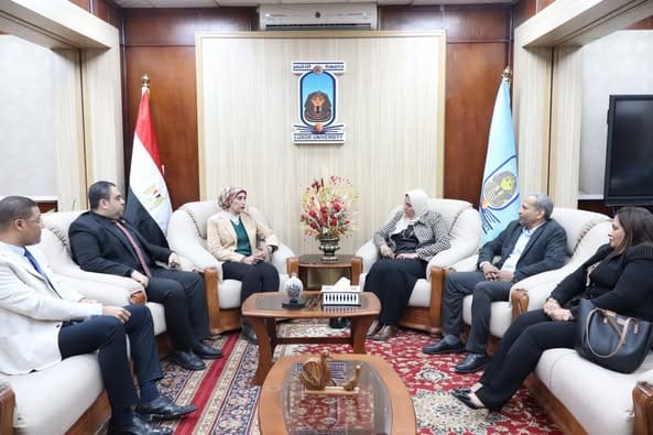 رئيس جامعة الأقصر ومدير عام الهيئة العامة للاعتماد والرقابة الصحية تبحثان تعزيز التعاون المشترك 3 الاقصر جامعة أسيوط رئيس جامعة الأقصر ومدير عام الهيئة العامة للاعتماد والرقابة الصحية تبحثان تعزيز التعاون المشترك موقع في الجامعة