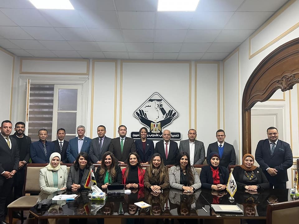 تنسيقية الشباب والسياسيين جامعة القاهرة تنسيقية شباب الأحزاب والسياسيين تعقد أولى جلسات الحوار المجتمعي حول البكالوريا موقع في الجامعة