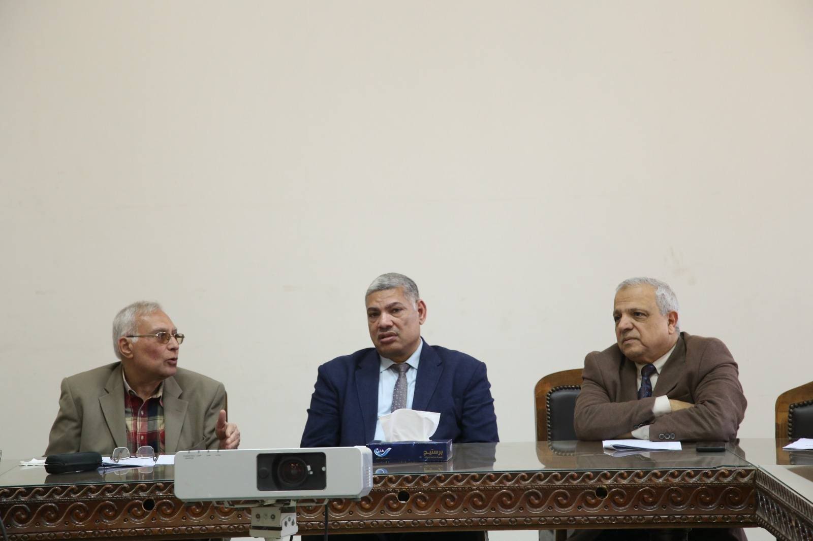 جامعة الفيوم الدراسات العليا وزير التعليم العالي جامعة الفيوم: مجلس شئون الدراسات العليا والبحوث والعلاقات الثقافية يعقد جلسته 211 موقع في الجامعة