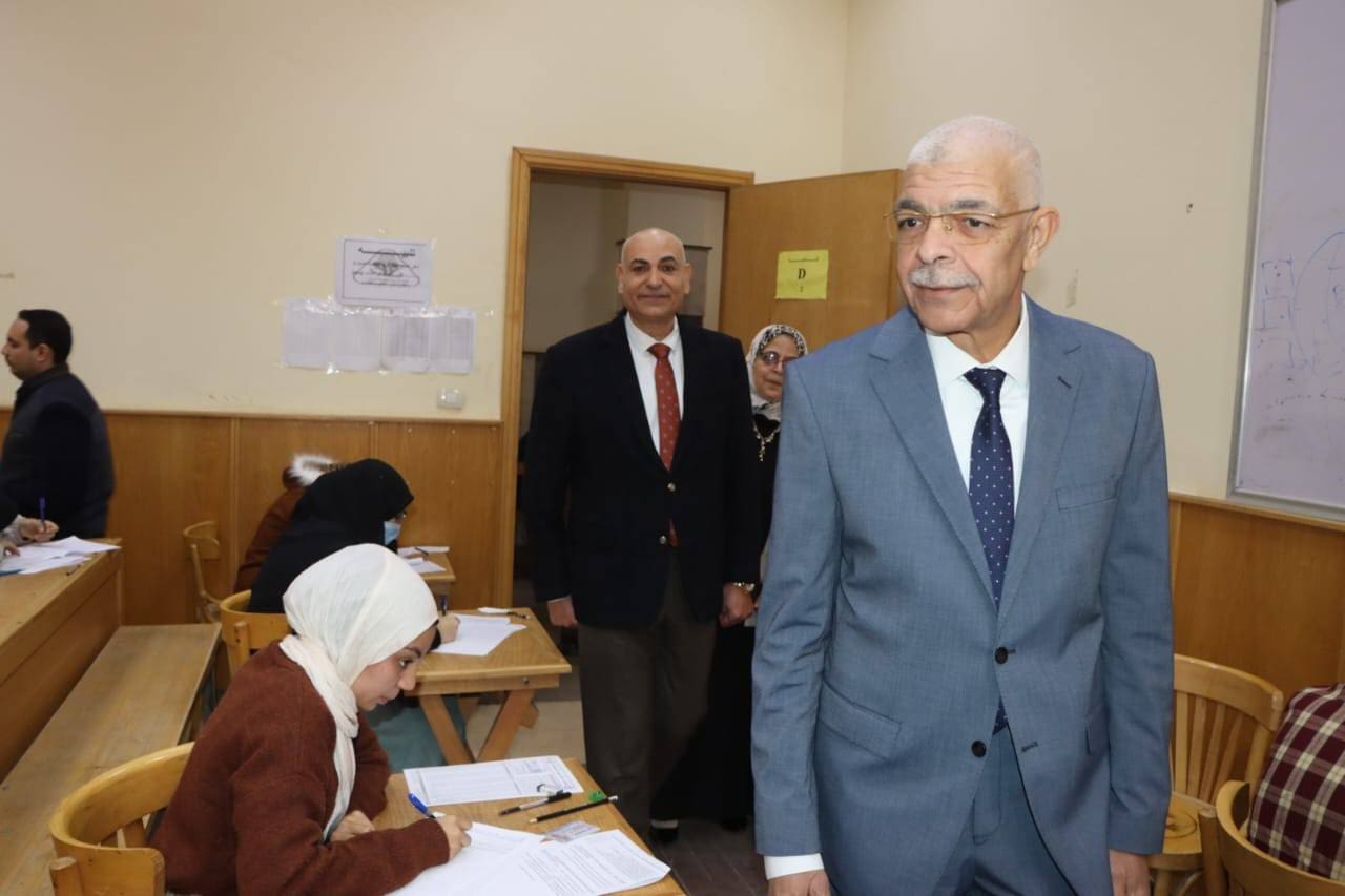 رئيس جامعة المنوفية يتفقد امتحانات الطفولة المبكرة رئيس جامعة المنوفية رئيس جامعة المنوفية يتفقد امتحانات الفصل الأول بكلية التربية للطفولة المبكرة موقع في الجامعة