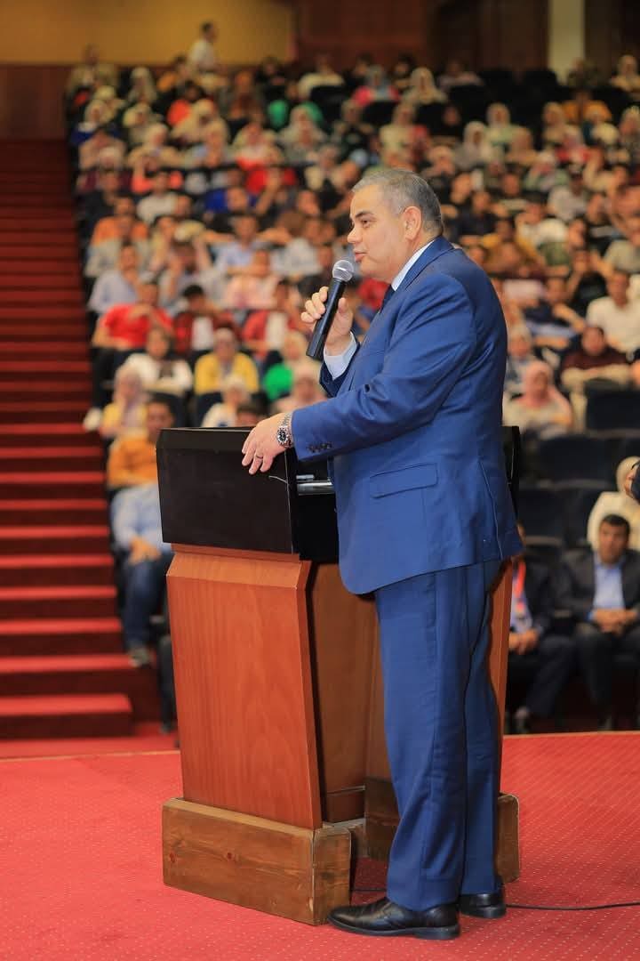 رئيس جامعة كفر الشيخ الدكتور عبدالرازق الدسوقي رئيس أكاديمية البحث العلمي جامعة كفر الشيخ: اجتماع بوحدات إدارة مشروعات التطوير للوقوف علي أخر المستجدات موقع في الجامعة