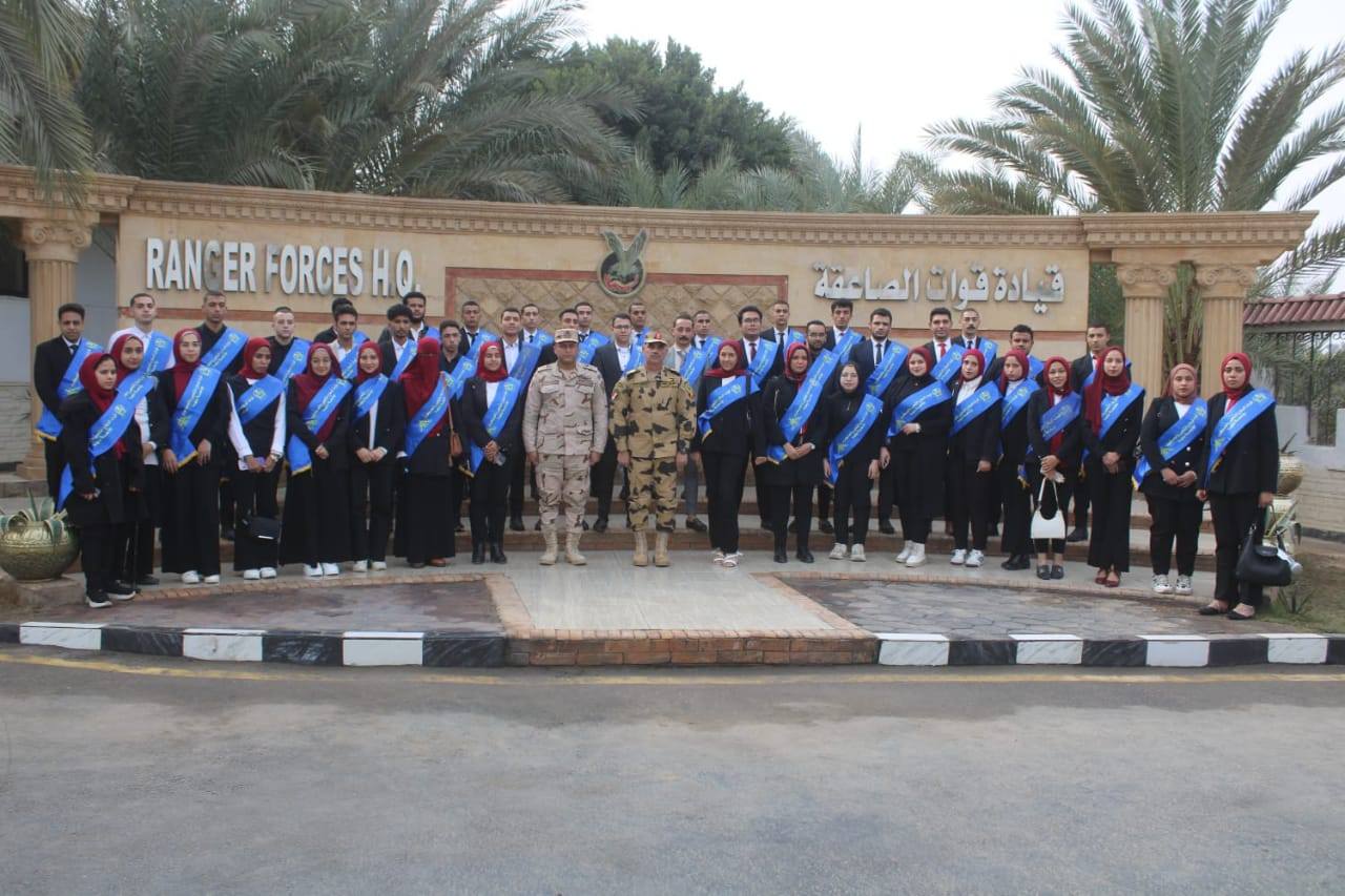 قيادة قوات الصاعقة رئيس جامعة المنوفية طلاب جامعة بنها يزورون قيادة قوات الصاعقة موقع في الجامعة