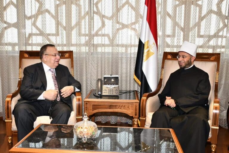 نقيب الأشراف: موضوعات خطبة الجمعة تناسب ظروف كل محافظة وتطبيق لفقه الواقع 26 وزير الأوقاف ونقيب الأشراف عين شمس نقيب الأشراف: موضوعات خطبة الجمعة تناسب ظروف كل محافظة وتطبيق لفقه الواقع موقع في الجامعة