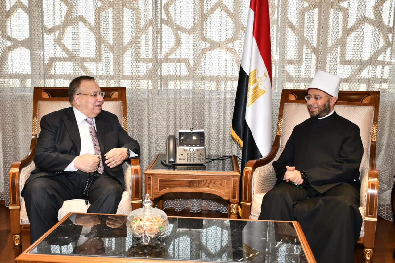 وزير الأوقاف ونقيب الأشراف طلاب الوادي الجديد نقيب الأشراف: موضوعات خطبة الجمعة تناسب ظروف كل محافظة وتطبيق لفقه الواقع موقع في الجامعة