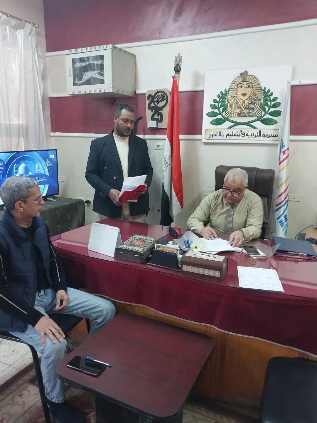 1738407561853 رابط وكيل تعليم الأقصر يناقش خطة عمل منسق عام لـ 22 مدرسة منتسبة مؤخرا لليونسكو  موقع في الجامعة