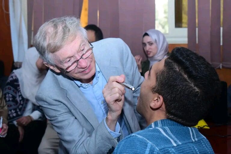 جامعة سوهاج تستضيف الدكتور سمرلاند لفحص حالات الشفة الأرنبية وإجراء العمليات الحرجة 35 1738488104587 جامعة قناة السويس جامعة سوهاج تستضيف الدكتور سمرلاند لفحص حالات الشفة الأرنبية وإجراء العمليات الحرجة موقع في الجامعة