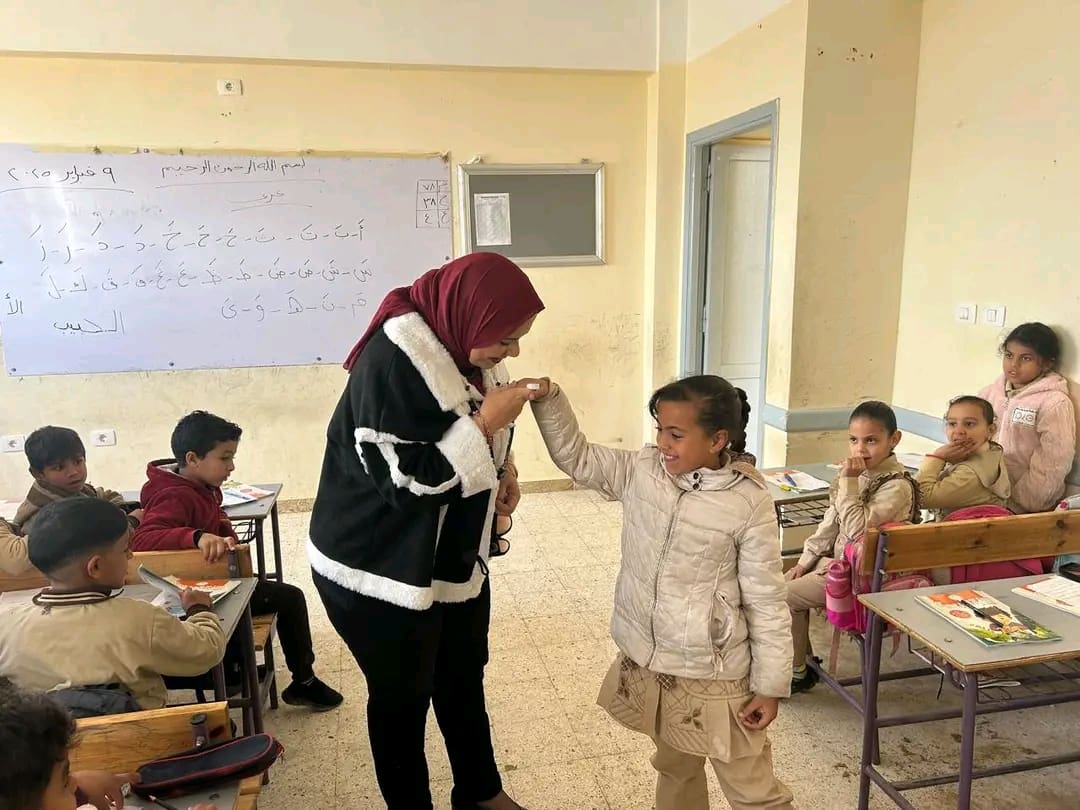 1739096656289 رئيس وكيل تعليم مطروح تطمئن على الطلاب بعد انطلاق الفصل الدراسي الثاني..وتتابع بدء مبادرة مدرستي موقع في الجامعة