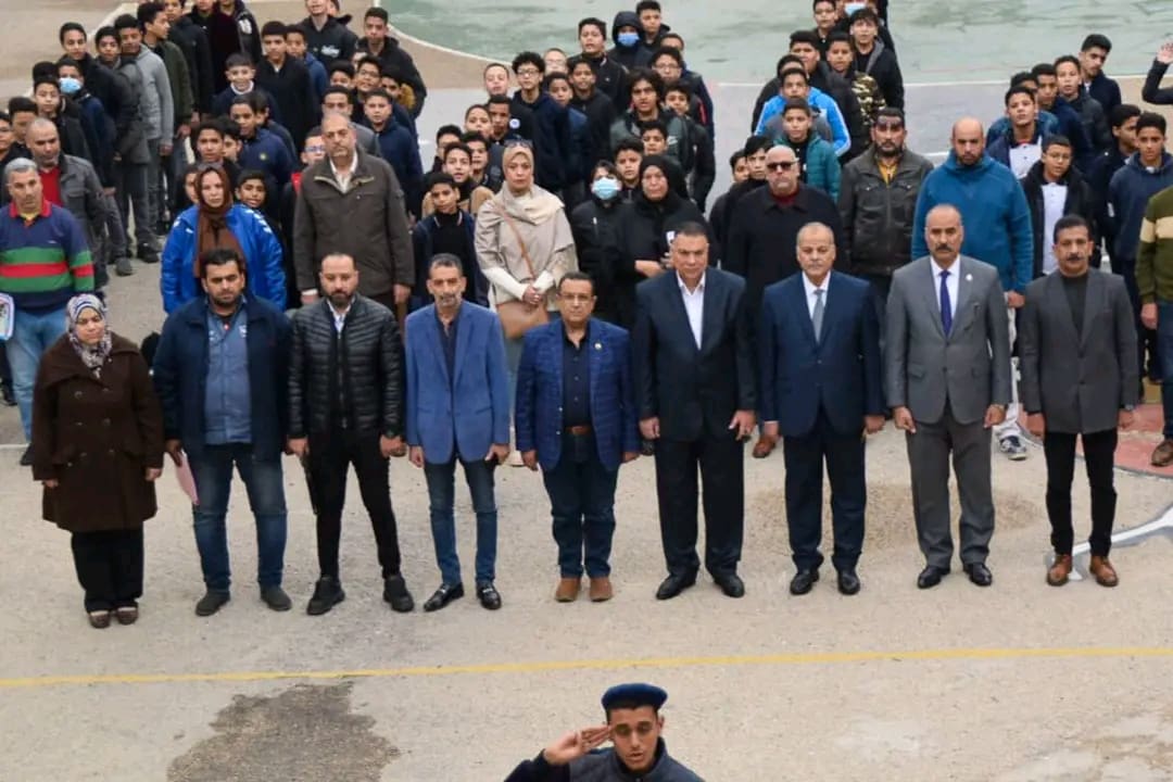 1739097478288 رئيس وكيل تعليم بورسعيد ومدير عام المراكز الاستكشافية يشاركان طلاب القناة بنين الطابور الصباحي موقع في الجامعة