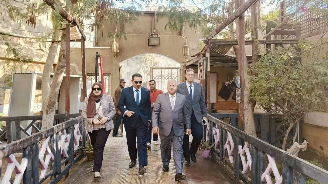 1739100688187 رئيس مدير التفتيش والرقابة بوزارة التعليم يشيد بإدارات الفيوم.. وتوجيهات حاسمة للعاملين موقع في الجامعة