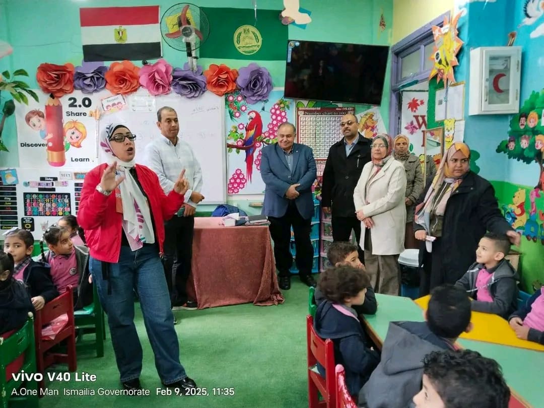 1739114306307 إحالة رئيس الإدارة المركزية بوزاة التعليم يستمع لآراء طلاب مدرسة السلام لغات موقع في الجامعة