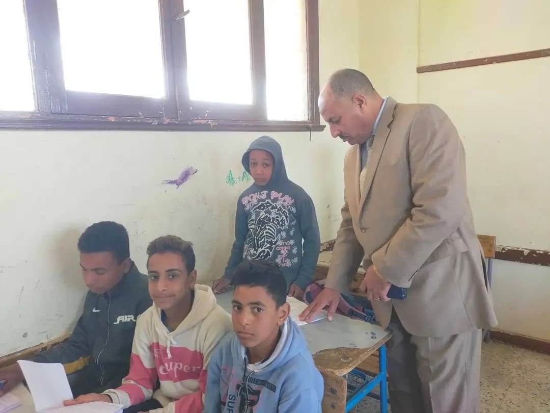 1739385569642 المنيا لضمان تقديم مستوى تعليمي يليق بالمنظومة.. وكيل المنيا يواصل جولاته ويتابع الطلاب موقع في الجامعة