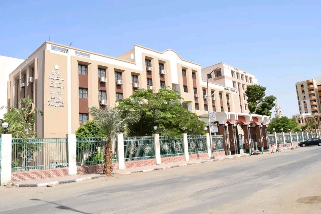 1739644484153 فريق إجراء 284 عملية مجانية بقسم الجراحة العامة بمستشفى سوهاج الجامعي موقع في الجامعة