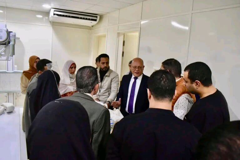 رئيس جامعة سوهاج يطمئن بنفسه على طالبة سقطت من الطابق الثالث 43 1739996088581 محافظ رئيس جامعة سوهاج يطمئن بنفسه على طالبة سقطت من الطابق الثالث موقع في الجامعة
