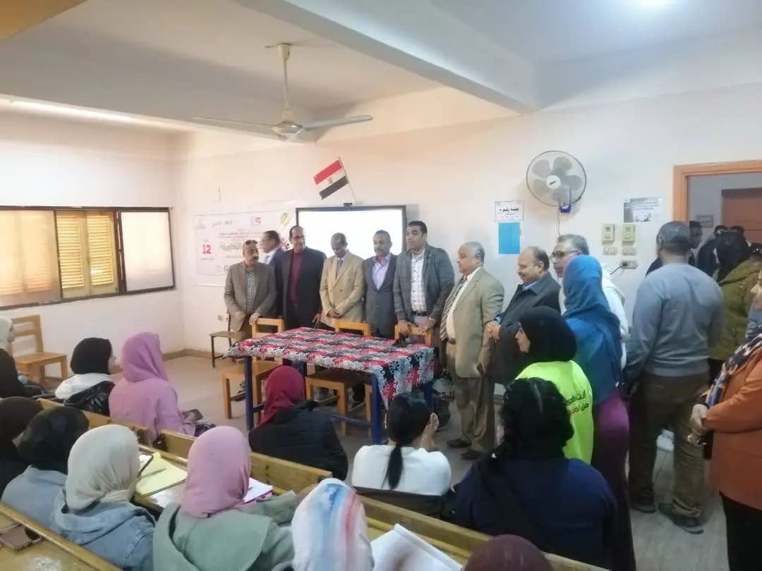 1740241390875 نائب نائب محافظ الأقصر يتابع "القوافل التعليمية" في يومها الثاني موقع في الجامعة