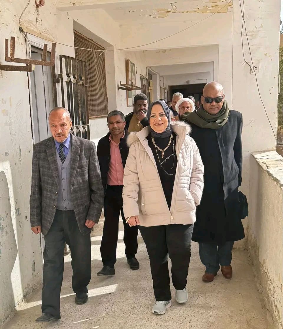1740494694395 عبور تعليم مطروح يكرم بعض المعلمين لمشاركتهم المتميزة في تفعيل مبادرة مدرستي تكتب وتقرأ موقع في الجامعة