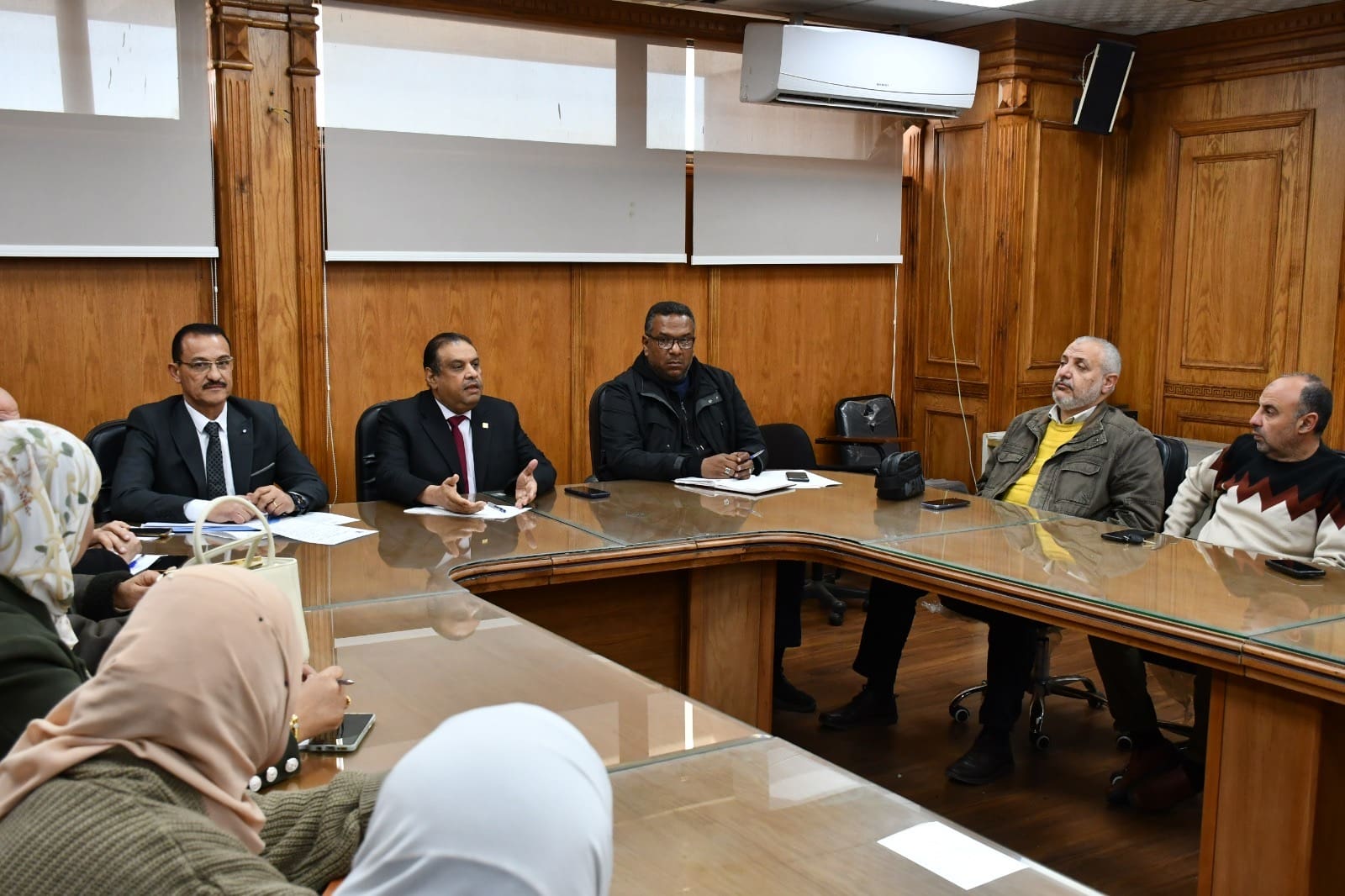 2c7b9c3f 0778 4208 b345 ef2c8ce9a355 جامعة قناة السويس مجلس أمناء جامعة قناة السويس يعقد اجتماعه لمتابعة خطط التطوير الإداري والخدمي موقع في الجامعة
