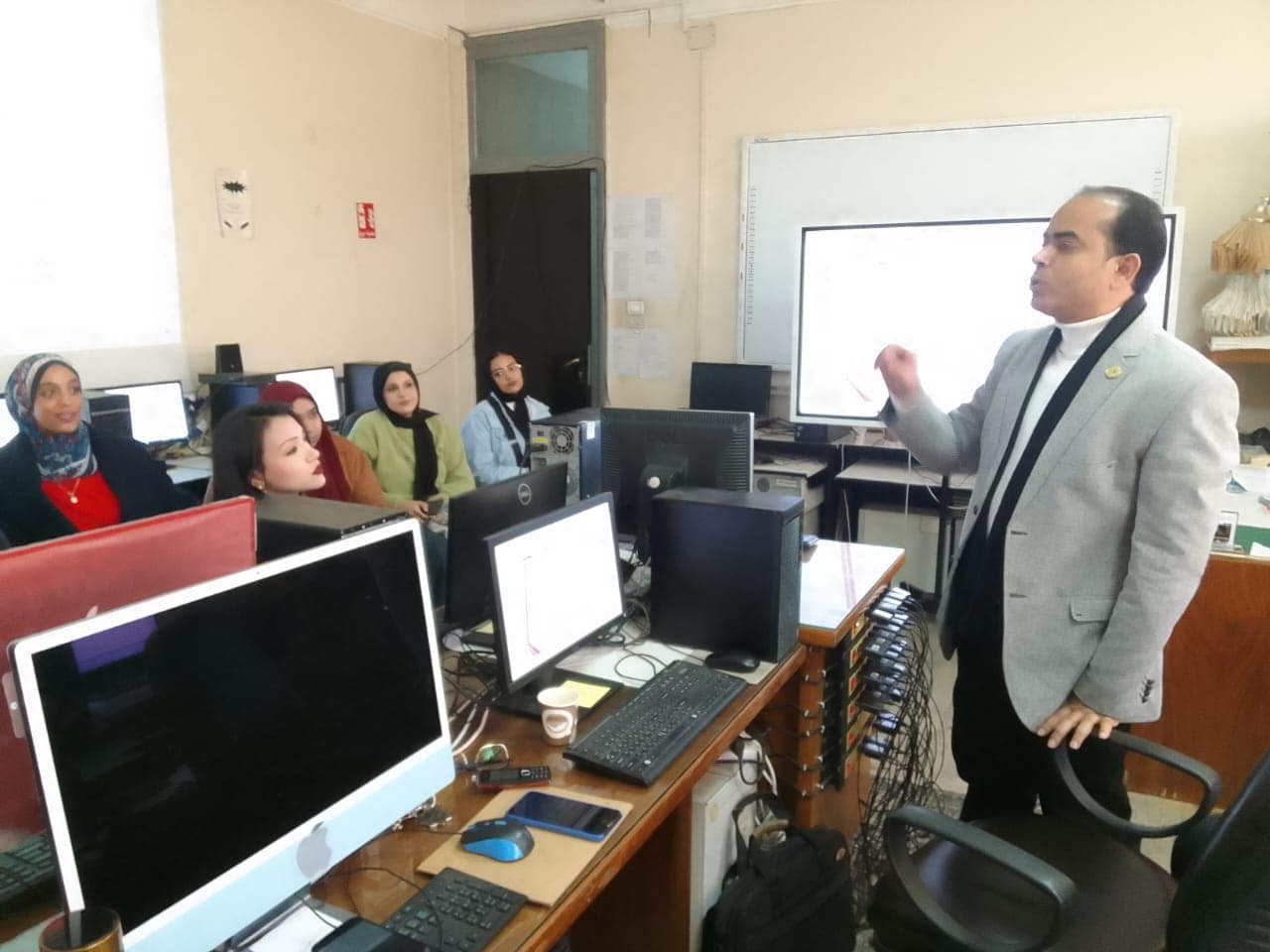 475710175 638282602061299 2520488499988776958 n شرق بورسعيد إعلام القاهرة تقدم دورة تدريبية متخصصة في برنامج Spss للهيئة المعاونة بالكلية موقع في الجامعة