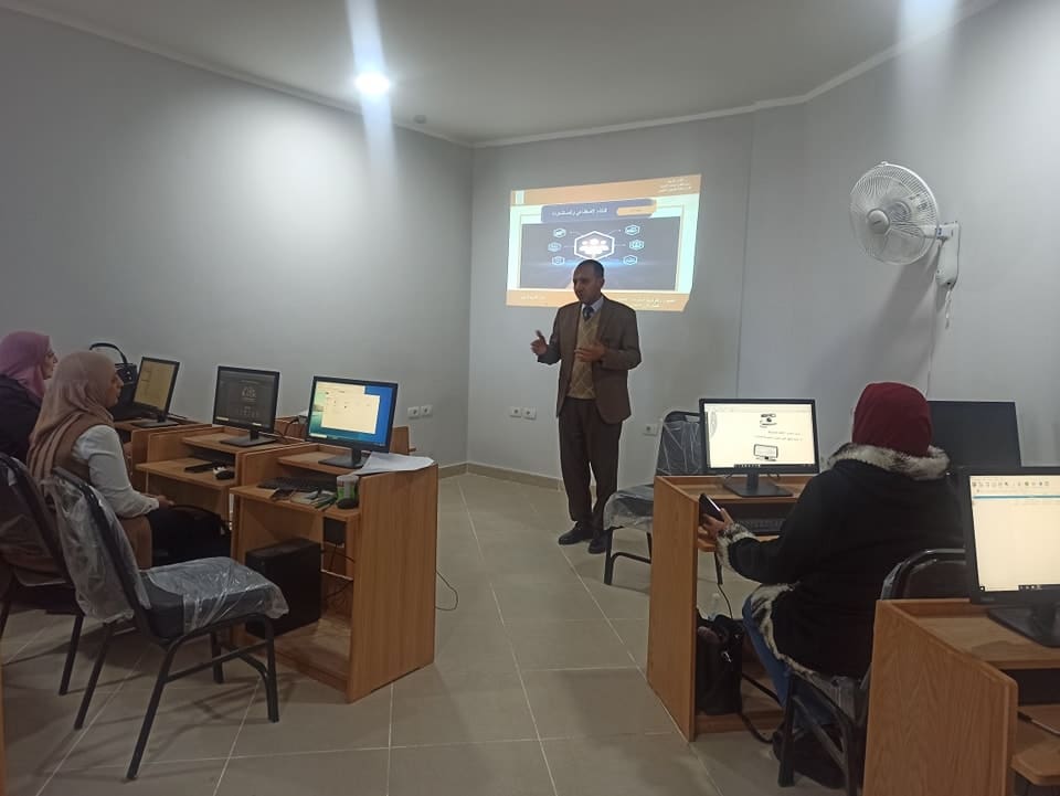 480209620 1064034069099558 1255552960946441854 n مؤتمر برنامج تدريبي في استخدام أدوات الذكاء الاصطناعي لموجهي المعاهد الأزهرية موقع في الجامعة