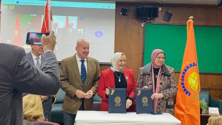 توقيع اتفاقية تعاون بين كلية الاقتصاد والعلوم السياسية والمجلس الوطني المصري للتنافسية 2 480311509 1078729830959064 5108518228613111940 n كلية توقيع اتفاقية تعاون بين كلية الاقتصاد والعلوم السياسية والمجلس الوطني المصري للتنافسية موقع في الجامعة