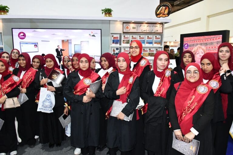 طلاب جامعة قناة السويس في زيارة لجناح مركز معلومات مجلس الوزراء بمعرض القاهرة الدولي للكتاب 10 716c0666 8dca 4b24 86fb 0d099f62a695 جامعة حلوان طلاب جامعة قناة السويس في زيارة لجناح مركز معلومات مجلس الوزراء بمعرض القاهرة الدولي للكتاب موقع في الجامعة