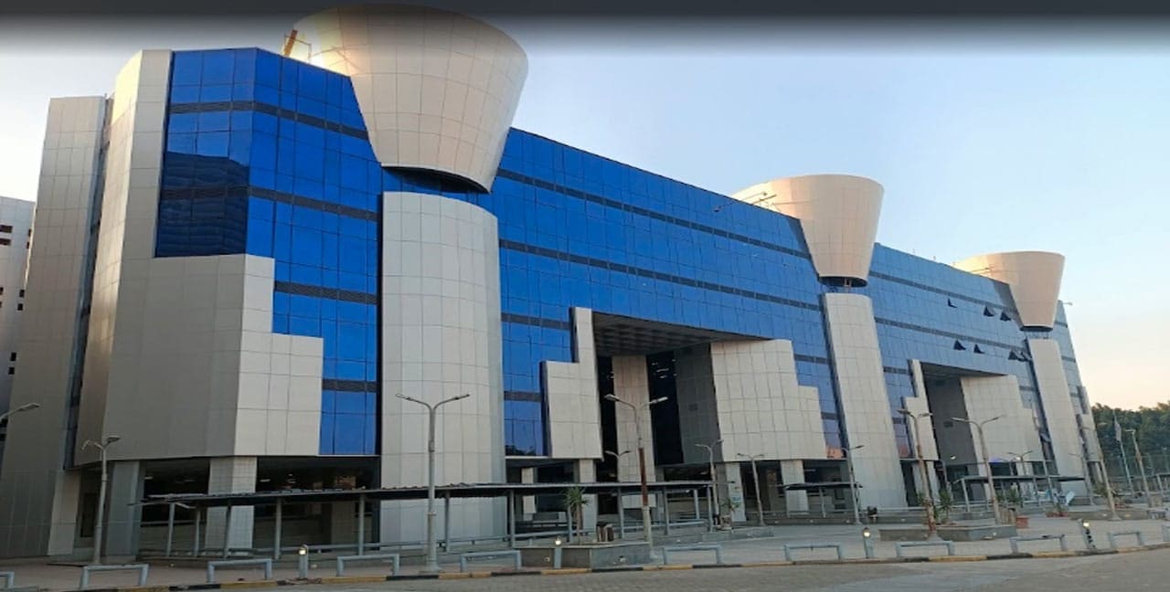 72e34768 0d46 46b0 b406 ccdd67c34385 جامعة طنطا تكليف الدكتورة ريحاب عثمان بتسيير أعمال عميد كلية الصيدلة بجامعة عين شمس موقع في الجامعة