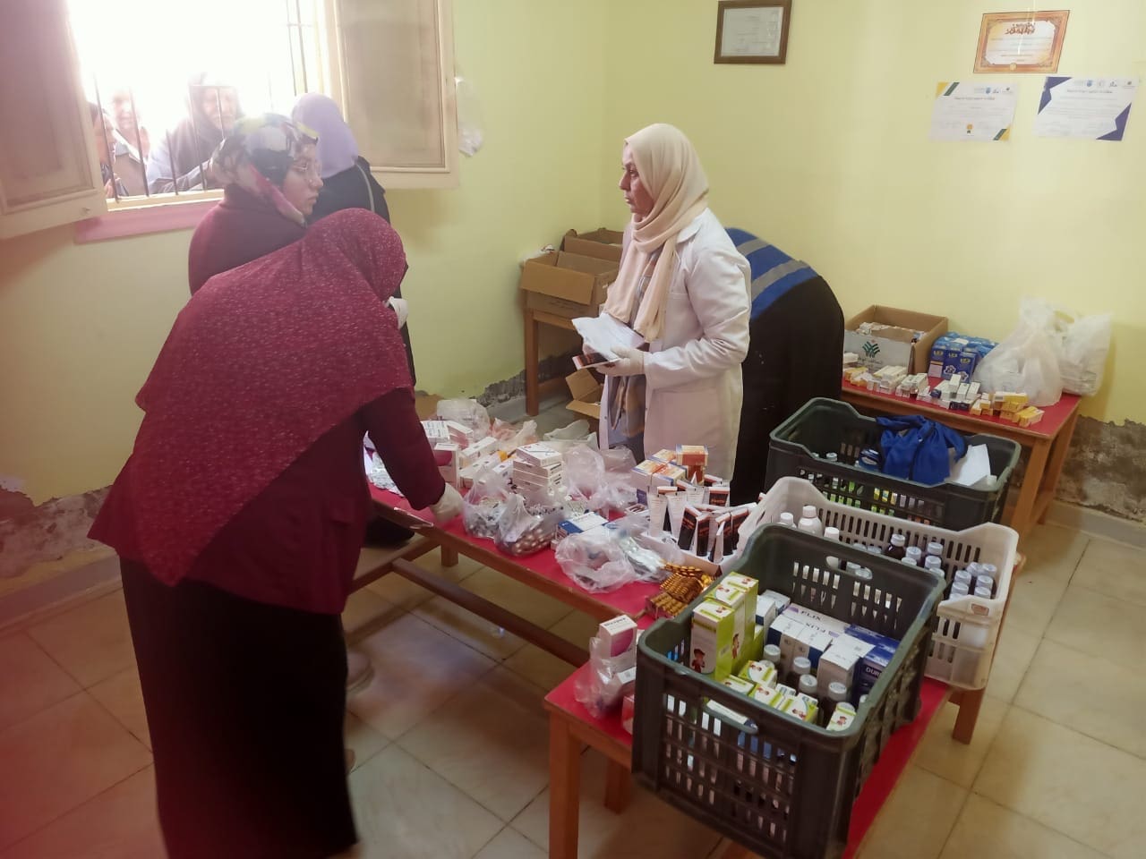 7481b09a 2655 4dde b358 1589a7afa138 جامعة قناة السويس قافلة شاملة من جامعة قناة السويس تصل إلى قرية چنيفه بالسويس لتقديم الخدمات الطبية والبيطرية والزراعية والتوعوية موقع في الجامعة
