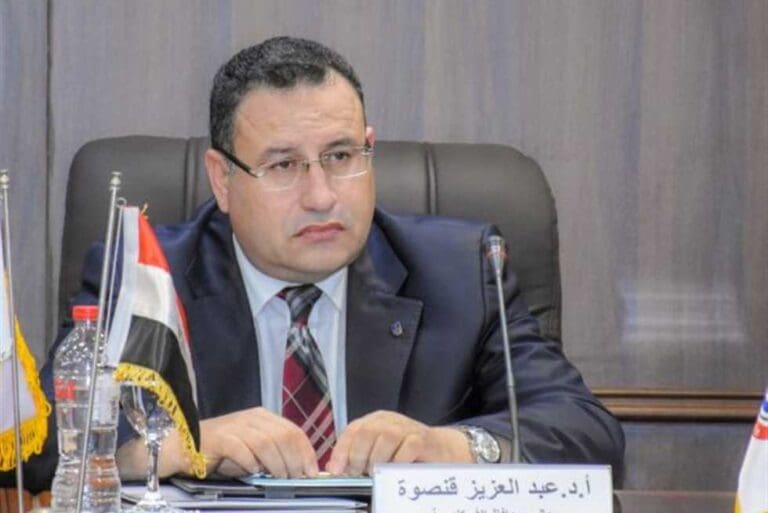الدكتور عبدالعزيز قنصوة رجل التطوير بالمحليات وجامعة الإسكندرية 6 990226 0 هلال الدكتور عبدالعزيز قنصوة رجل التطوير بالمحليات وجامعة الإسكندرية موقع في الجامعة