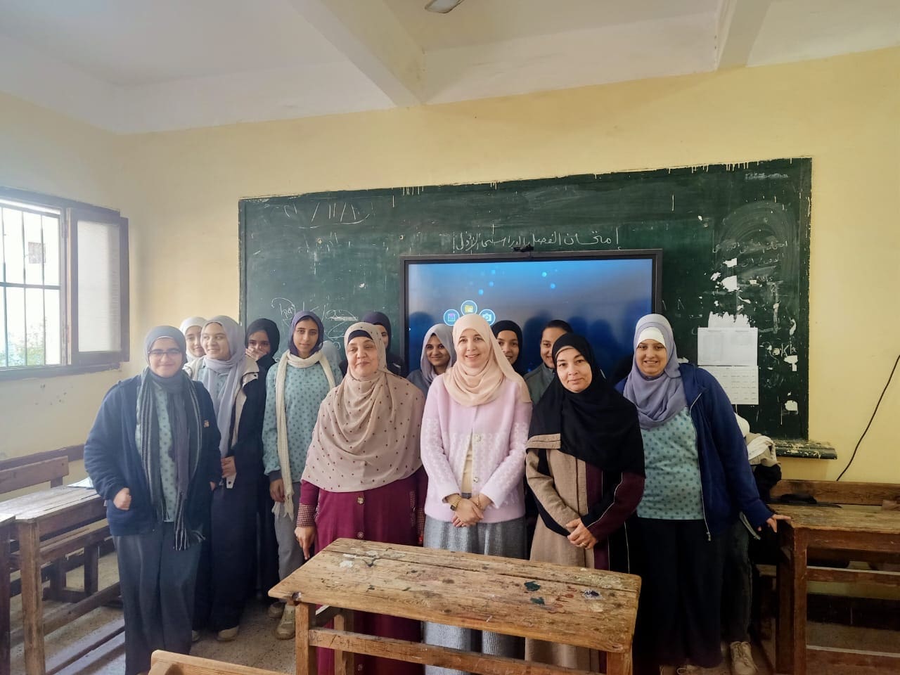 جامعة قناة السويس تناقش تأثير وسائل الإعلام على اتجاهات الطلاب في برنامج تدريبي بمدرسة الزهور الثانوية 1 9cf10337 e103 4582 b8c0 84b09c99c316 جامعة قناة السويس جامعة قناة السويس تناقش تأثير وسائل الإعلام على اتجاهات الطلاب في برنامج تدريبي بمدرسة الزهور الثانوية موقع في الجامعة