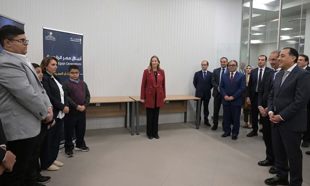 FB IMG 1738702248746 وكيل  رئيس الوزراء يلتقي عددا من خريجى مبادرات أجيال مصر الرقمية ومدارس WE للتكنولوجيا التطبيقية موقع في الجامعة