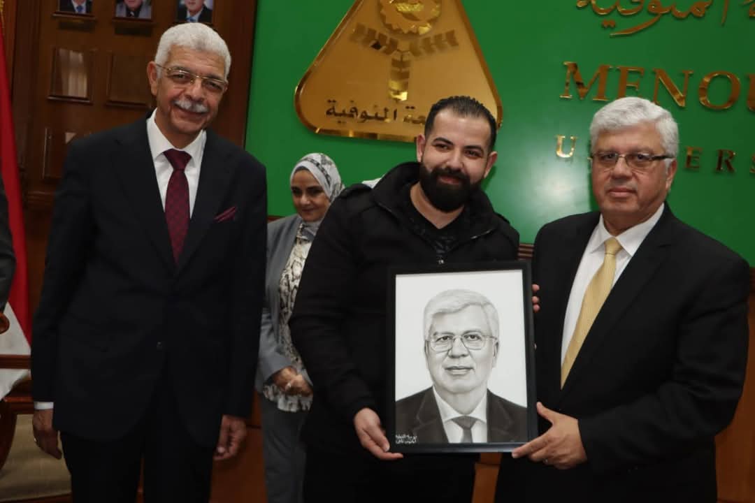 FB IMG 1740125459031 وزير بورتريه للدكتور أيمن عاشور.. تفاصيل اجتماع وزير التعليم العالي بمجلس جامعة المنوفية موقع في الجامعة