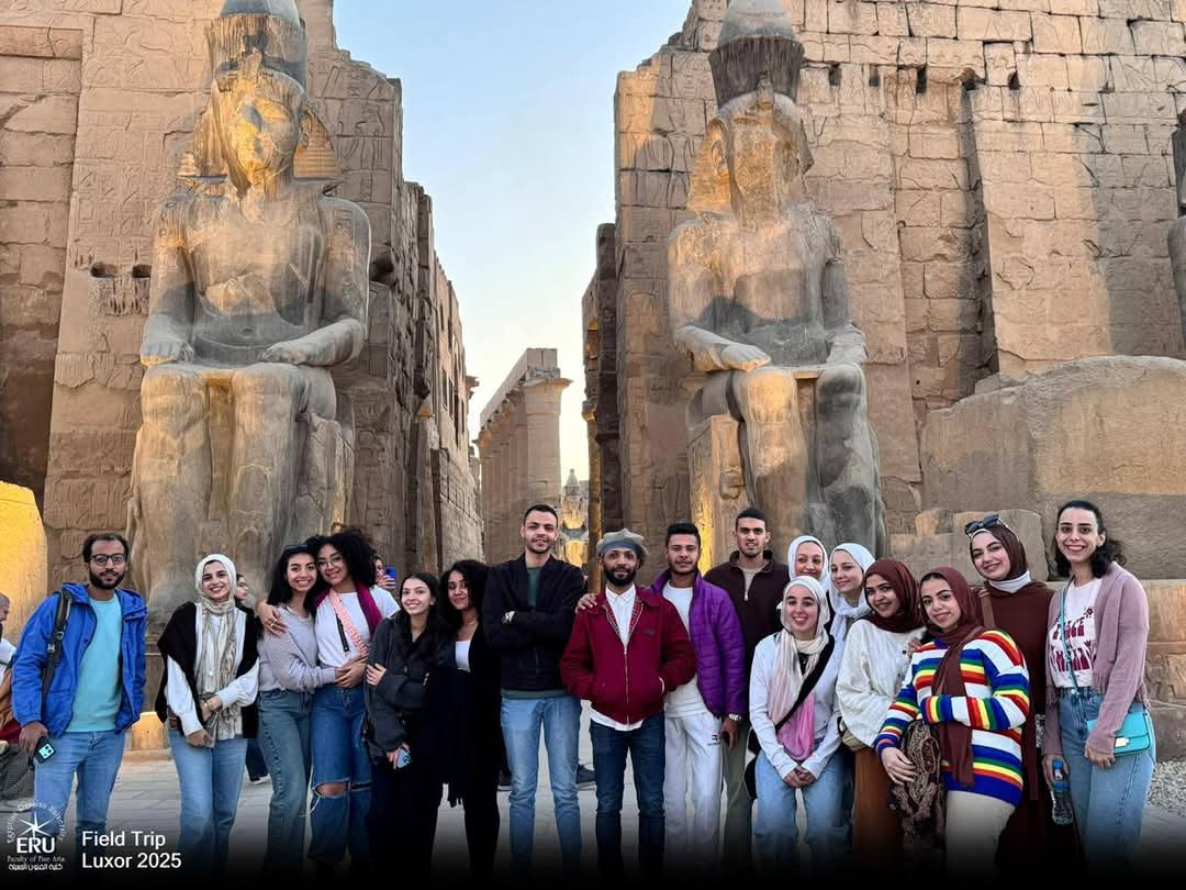 FB IMG 1740130347179 طلاب شاهد.. طلاب الفنون الجميلة بالجامعة الروسية فى رحلة علمية إلى محافظة الأقصر موقع في الجامعة