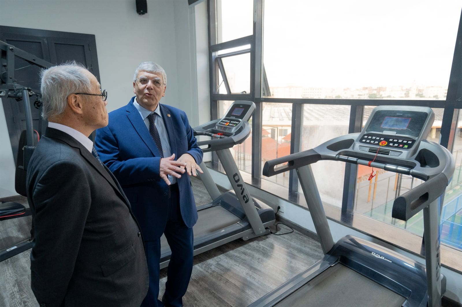 IMG 20250217 WA0103 مركز رئيس الجامعة المصرية اليابانية يستقبل السفير الياباني فوميو إيواي موقع في الجامعة