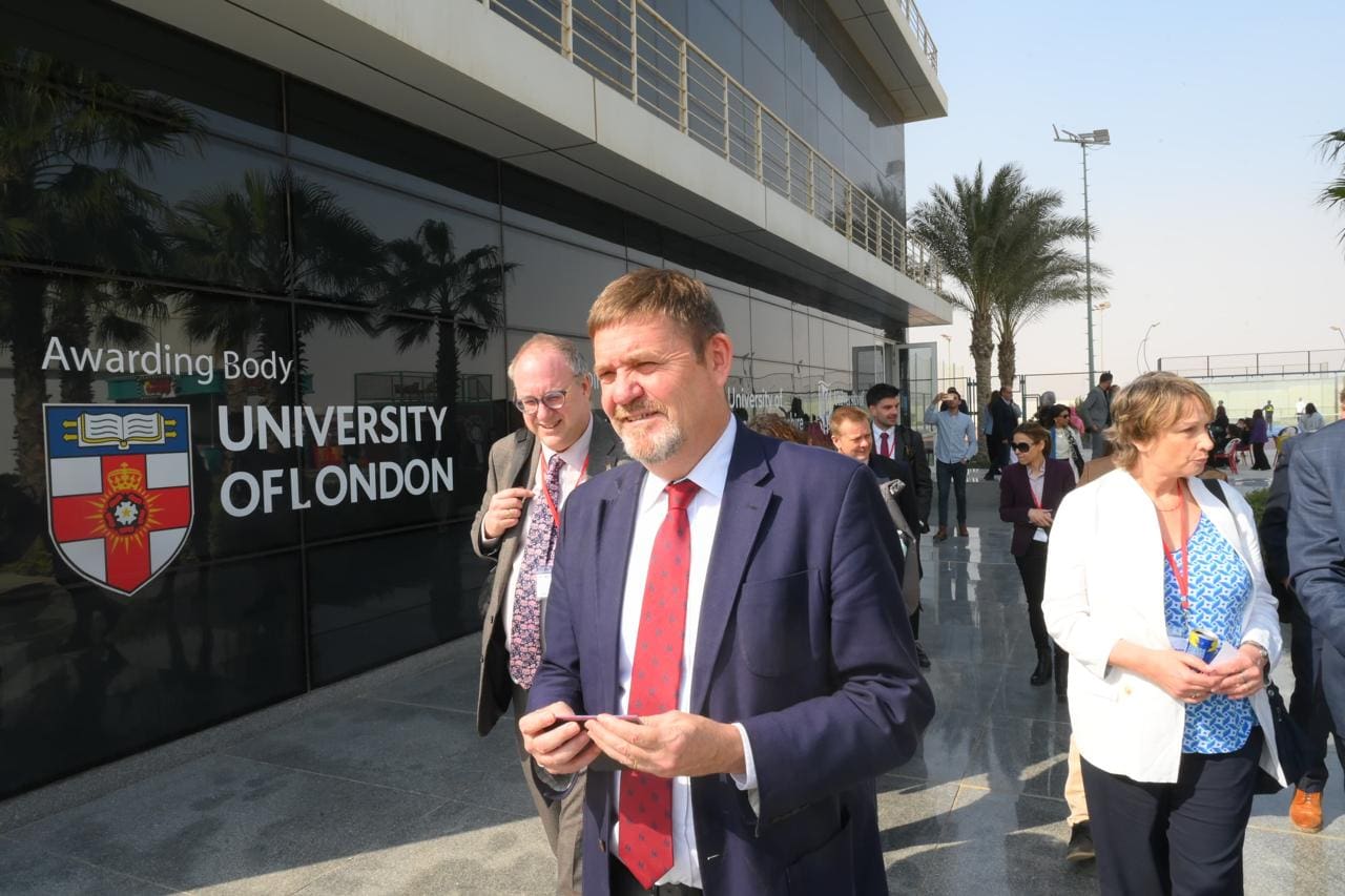 IMG 20250217 WA0147 عين شمس بريطانيا تكرّم الأكثر تميزاً من خريجي جامعاتها المصريين وتمنح جائزة إنجاز العمر للدكتور محمود محيي الدين موقع في الجامعة