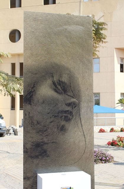 IMG 20250222 WA0029 وزير الفنون التطبيقية بالجامعة الروسية تنظم معرض لمنتجات زجاج العمارة بالتعاون مع شركة Decorative Glass موقع في الجامعة