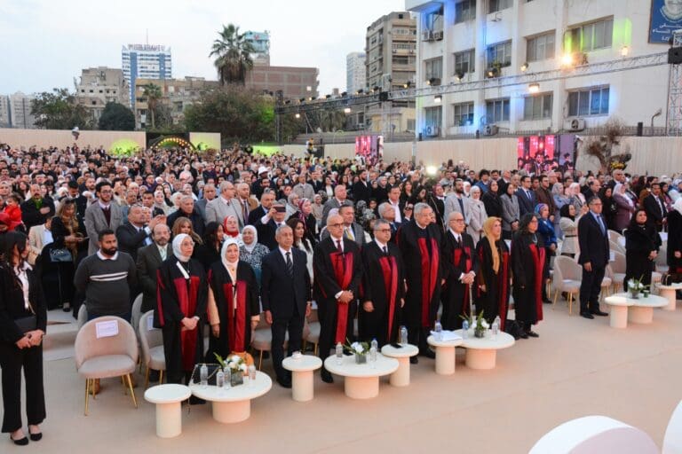 مستشار رئيس الجمهورية يشهد حفل تخريج دفعة ٢٠٢٣ / ٢٠٢٤ بطب عين شمس 4 IMG 20250222 WA0105 محافظ مستشار رئيس الجمهورية يشهد حفل تخريج دفعة ٢٠٢٣ / ٢٠٢٤ بطب عين شمس موقع في الجامعة