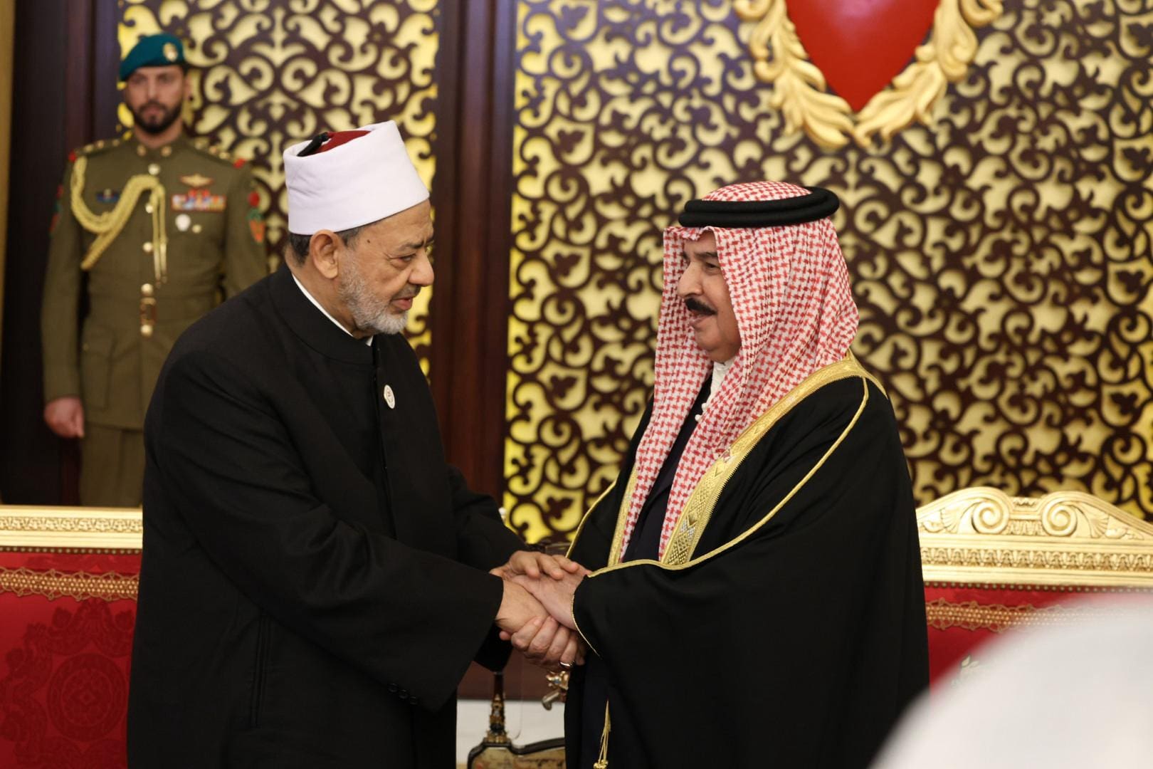 ce484a44 99e0 4676 a791 72263469b545 شيخ الأزهر ملك البحرين يستقبل شيخ الأزهر ويؤكد دوره في خدمة قضايا الأمة وتعزيز قيم التضامن موقع في الجامعة