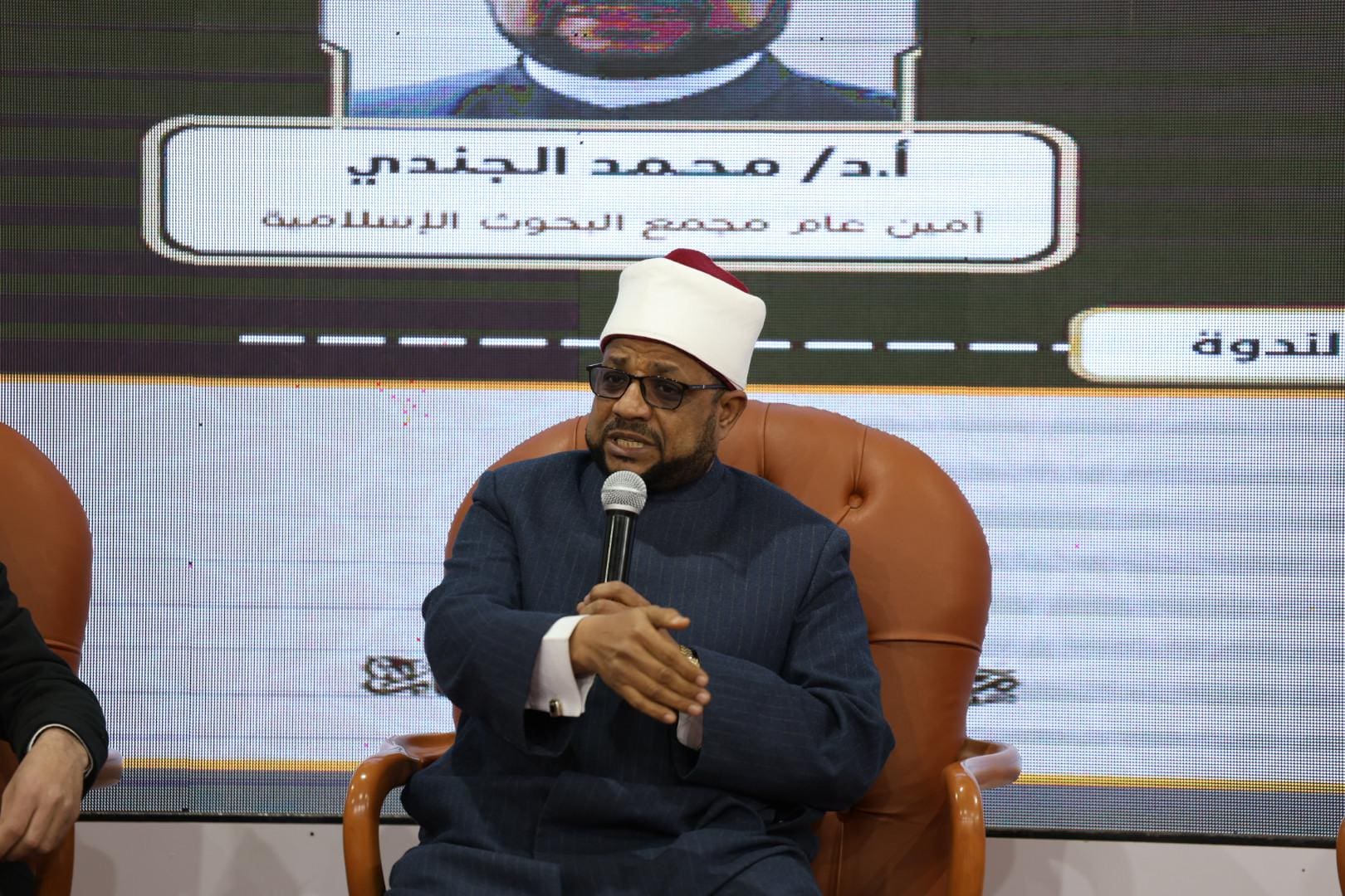 d9557f65 fa07 4bde 9499 f2ea04e01d12 مفتي الجمهورية أمين البحوث الإسلامية من معرض الكتاب : الأزهر مؤسسة آمنة فكريا لهذا السبب موقع في الجامعة