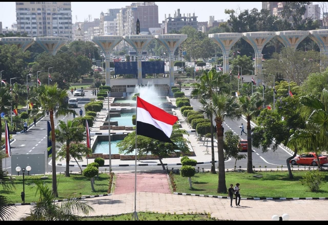 e3e545a7 d106 4e87 a129 3da042af95f9 الجامعة الأمريكية 44734 طالبًا ينتظمون في الدراسة بالفصل الدراسي الثاني بجامعة قناة السويس موقع في الجامعة