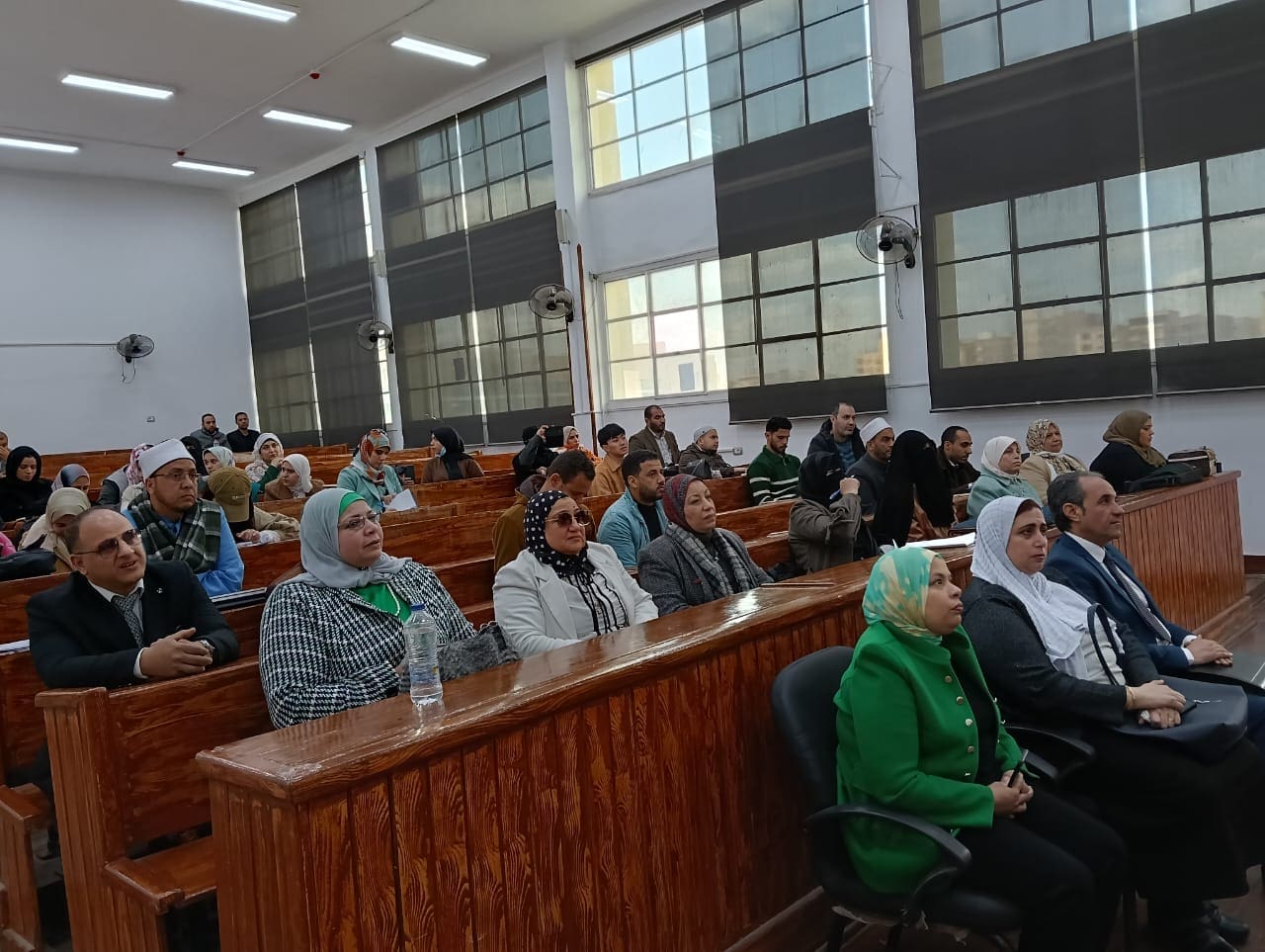 f5b358bb 4714 454c bb79 6f6d2e14b523 لمعهد الدراسات الأفروآسيوية انعقاد المؤتمر البيئي الأول لمعهد الدراسات الأفروآسيوية للدراسات العليا بعنوان "نحو بيئة مستدامة" موقع في الجامعة