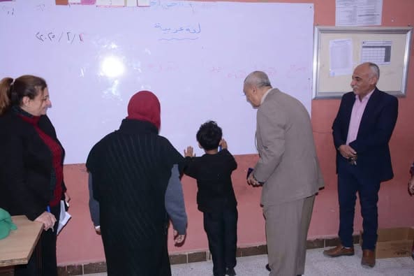 مطمئنا على المستوى.. مدير تعليم الوادي يطرح الأسئلة بملحقة المعلمين ويحلل النتائج 1 received 1207877854261379 مدير مطمئنا على المستوى.. مدير تعليم الوادي يطرح الأسئلة بملحقة المعلمين ويحلل النتائج موقع في الجامعة
