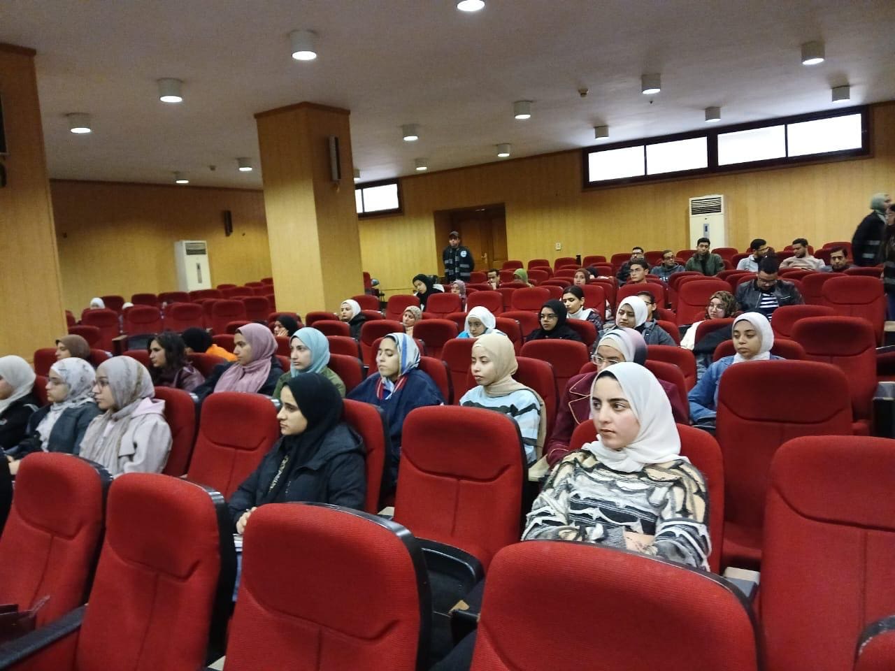 كيف تحسب البصمة الكربونية وكيف تتصدى للتغيرات المناخية حولك" أول ندوات أسبوع البيئة بألسن جامعة عين شمس 1 060bd393 f2d4 4f8f 9b75 cdfbeb745033 جامعة عين شمس كيف تحسب البصمة الكربونية وكيف تتصدى للتغيرات المناخية حولك" أول ندوات أسبوع البيئة بألسن جامعة عين شمس موقع في الجامعة